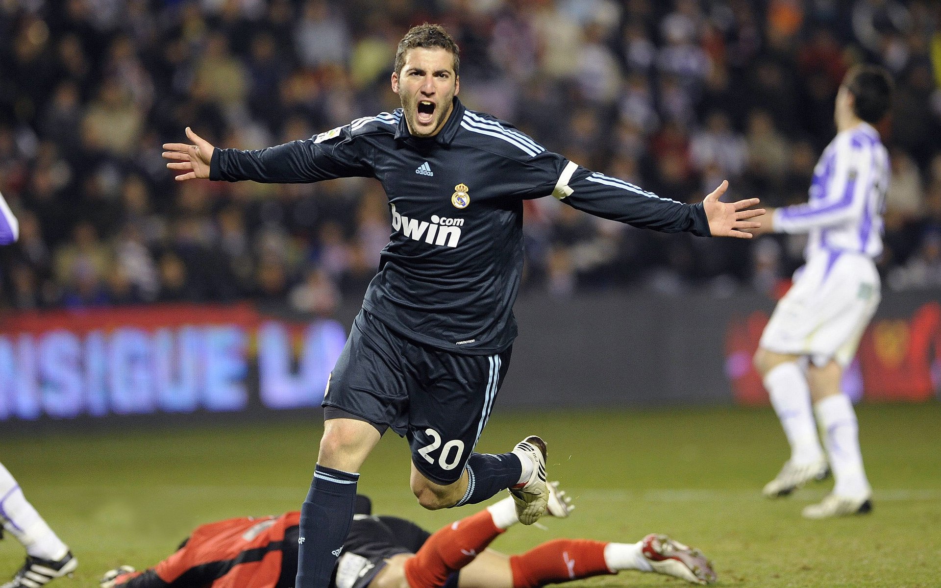 世界杯总结：亚洲球队战术成熟度获认可 全队整体协防能力提升